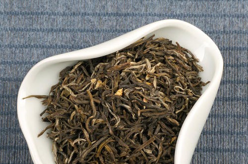 张一元茉莉花茶：汤清味浓，入口芳香回味无穷